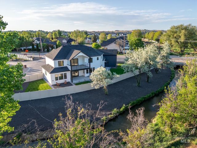 1590 N Watershed Ln, Star, ID 83669