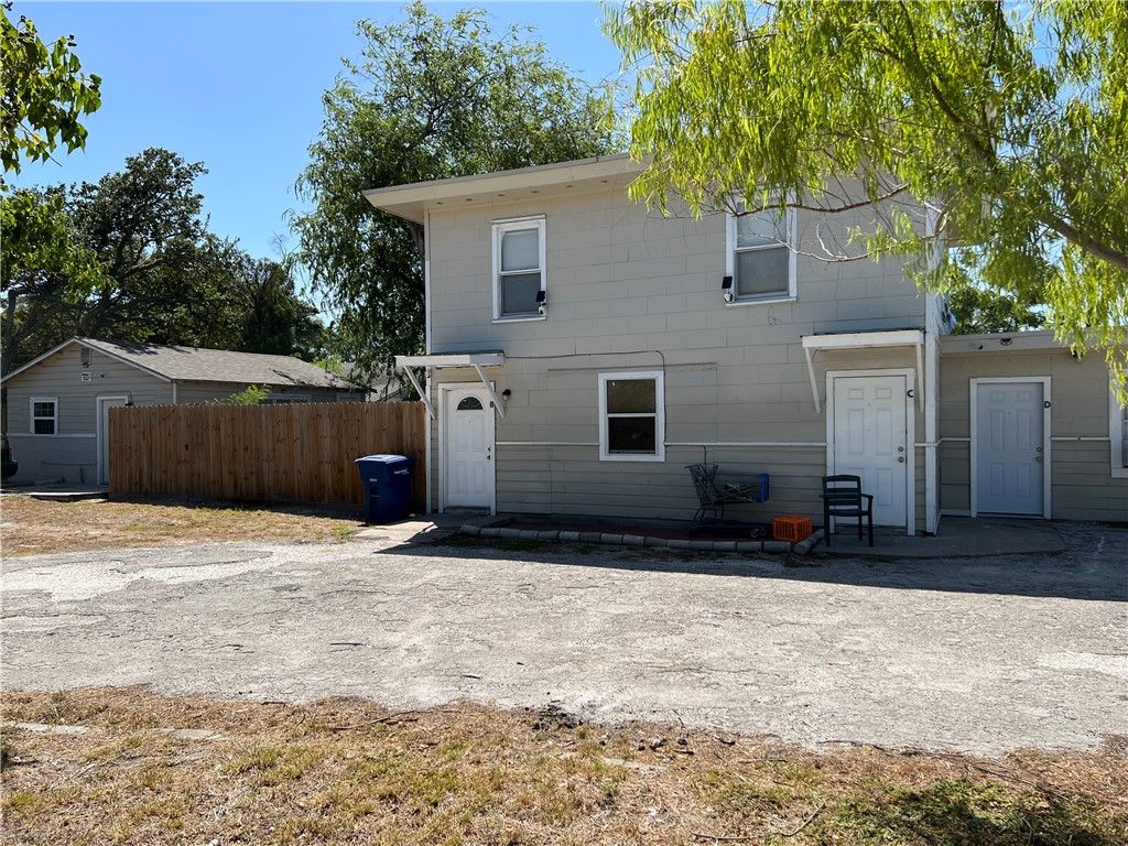 902 W Lakeside Dr, Corpus Christi, TX 78418 — exterior