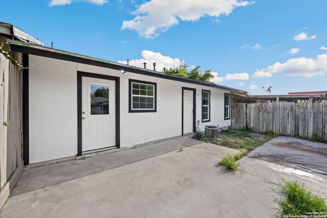 5943 Fairbrook, San Antonio, TX 78242