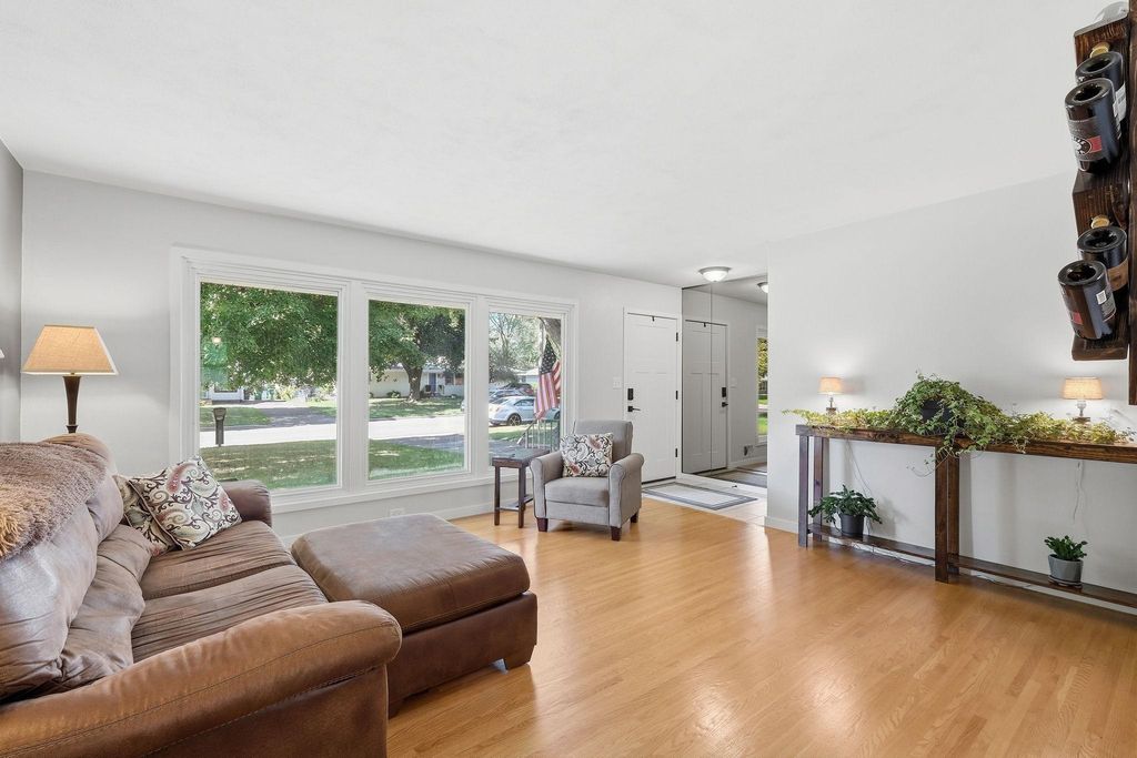 2692 Marion Street, Roseville, MN 55113 — photo 2