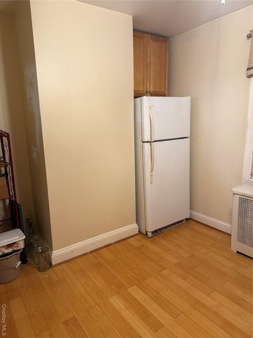 85 Bucknell Road, Valley Stream, NY 11580