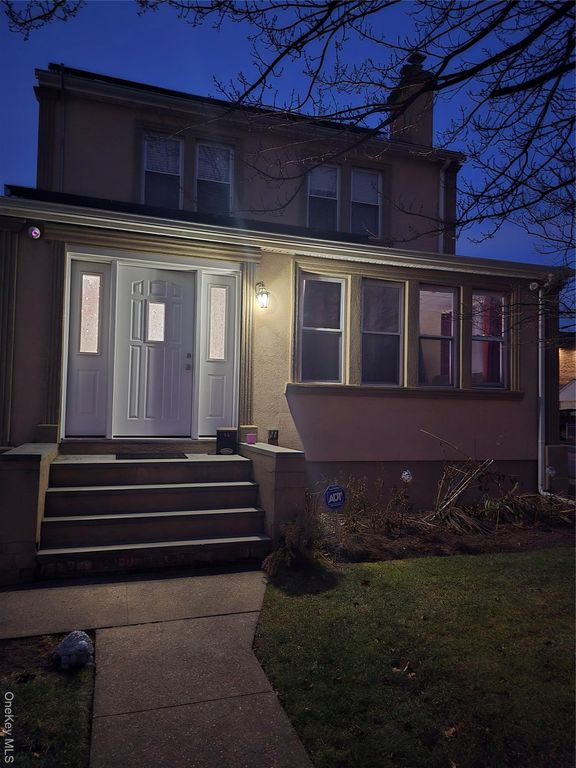 85 Bucknell Road, Valley Stream, NY 11580