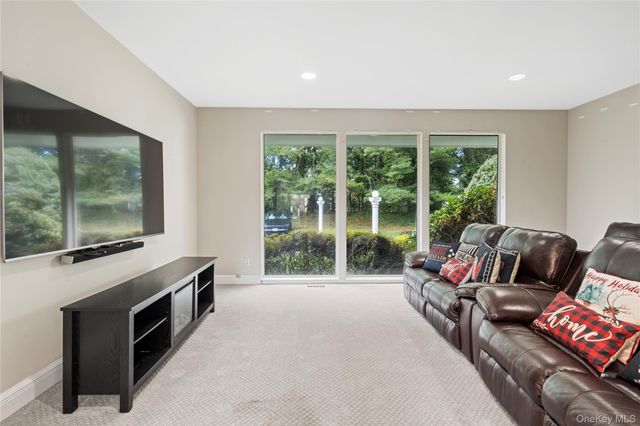 6 Quail Path, Glen Head, NY 11545