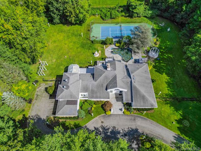 6 Quail Path, Glen Head, NY 11545
