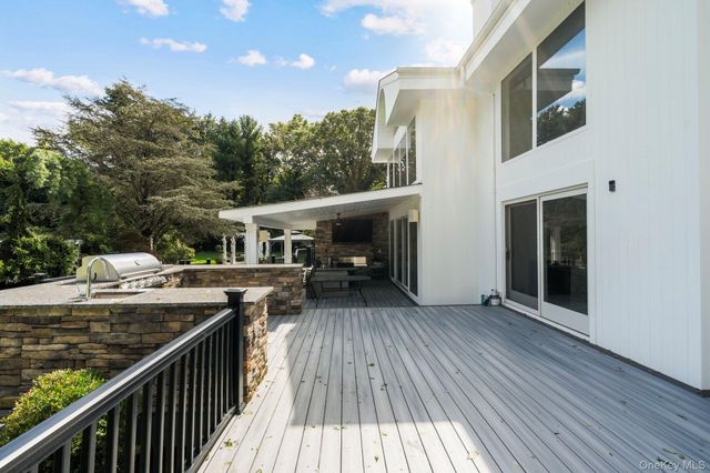 6 Quail Path, Glen Head, NY 11545