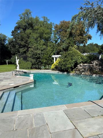 6 Quail Path, Glen Head, NY 11545