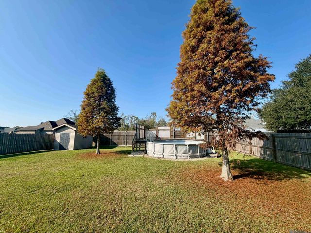 17047 Hunters Trace St W, Prairieville, LA 70769