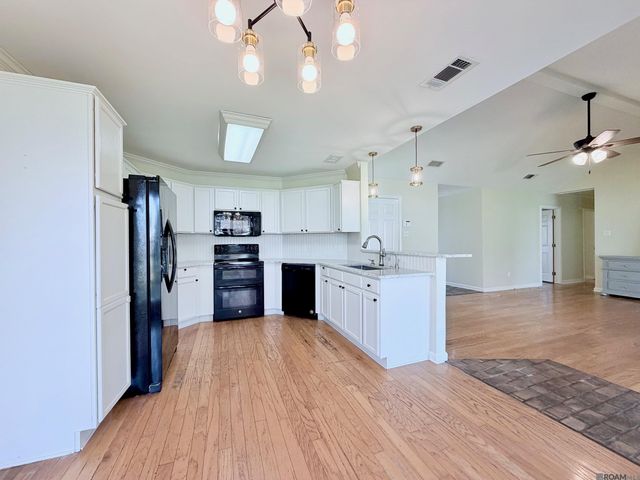 17047 Hunters Trace St W, Prairieville, LA 70769