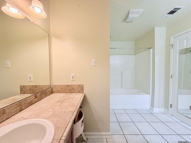 17047 Hunters Trace St W, Prairieville, LA 70769