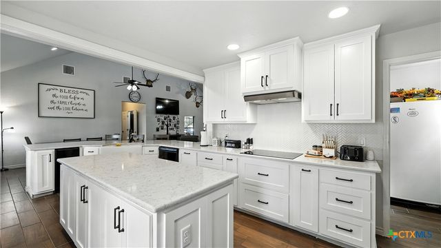 1784 Fm 538, Stockdale, TX 78160