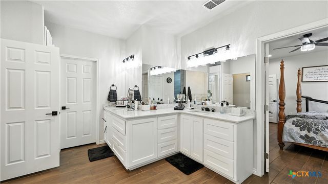 1784 Fm 538, Stockdale, TX 78160