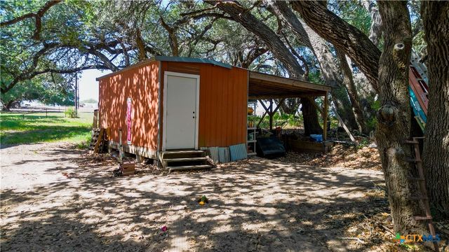 1784 Fm 538, Stockdale, TX 78160