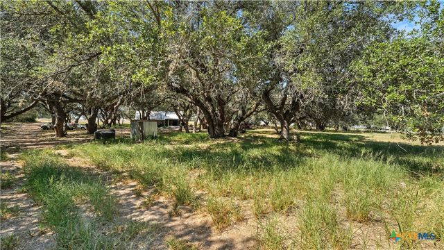 1784 Fm 538, Stockdale, TX 78160