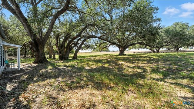 1784 Fm 538, Stockdale, TX 78160