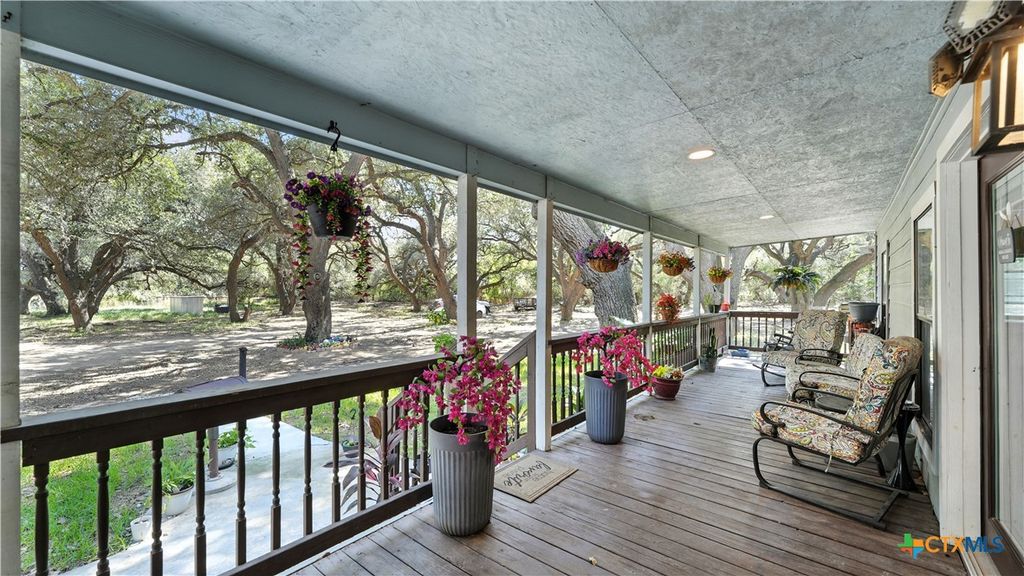 1784 Fm 538, Stockdale, TX 78160