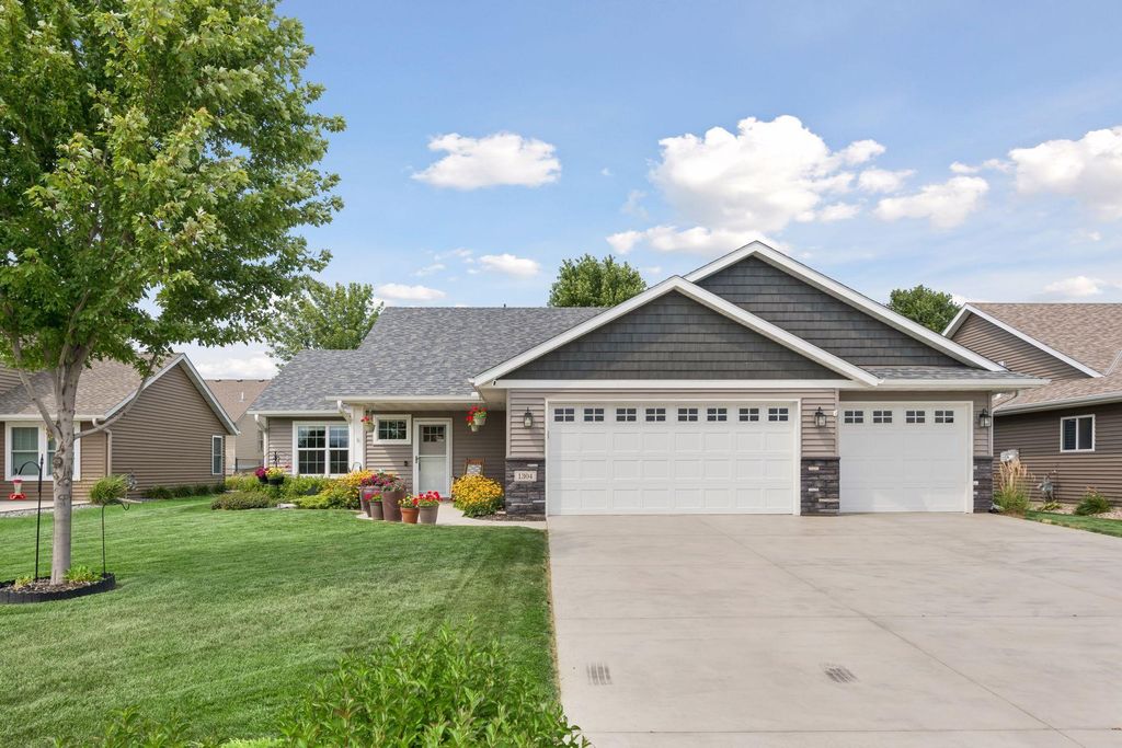 1304 Linwood Road, Belle Plaine, MN 56011 — photo 2