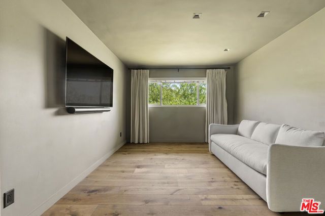 9258 Swallow Drive, Los Angeles, CA 90069
