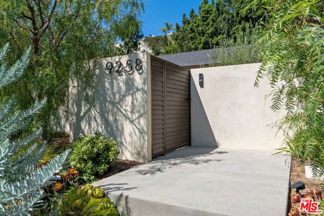 9258 Swallow Drive, Los Angeles, CA 90069
