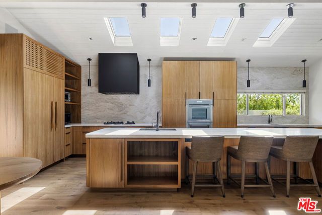 9258 Swallow Drive, Los Angeles, CA 90069