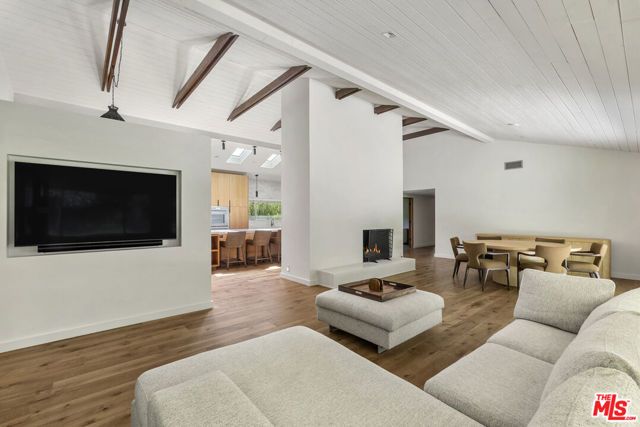 9258 Swallow Drive, Los Angeles, CA 90069