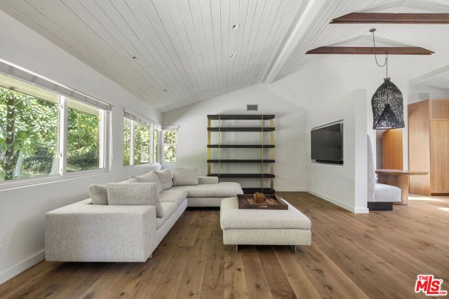 9258 Swallow Drive, Los Angeles, CA 90069