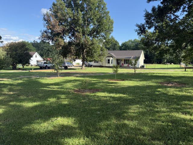 2438 Chester Harris Rd, Woodlawn, TN 37191