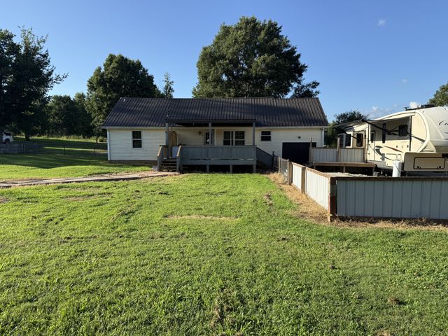 2438 Chester Harris Rd, Woodlawn, TN 37191