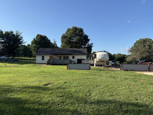 2438 Chester Harris Rd, Woodlawn, TN 37191