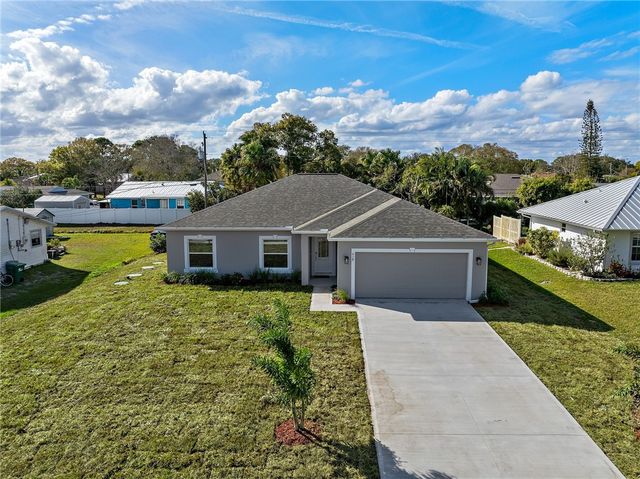 418 Easy Street, Sebastian, FL 32958