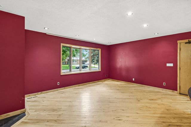 3416 75th Avenue N, Brooklyn Park, MN 55443