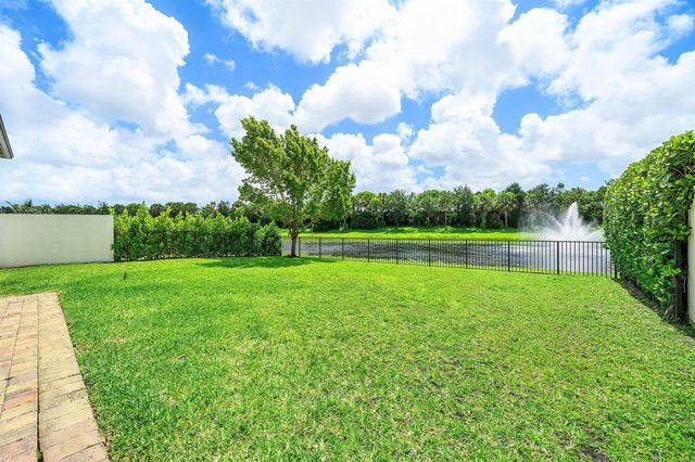 9027 Grand Prix Lane, Boynton Beach, FL 33472
