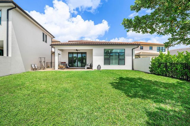 9027 Grand Prix Lane, Boynton Beach, FL 33472