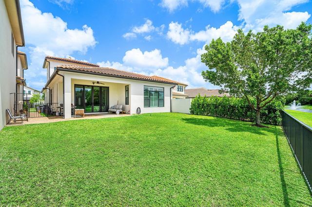 9027 Grand Prix Lane, Boynton Beach, FL 33472