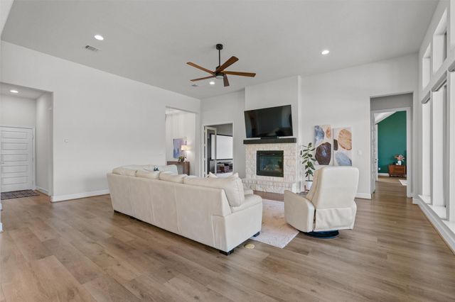 101 Pienza DR, Georgetown, TX 78628