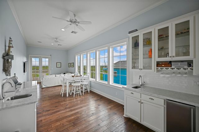 1243 Pilot Lane, Galveston, TX 77554