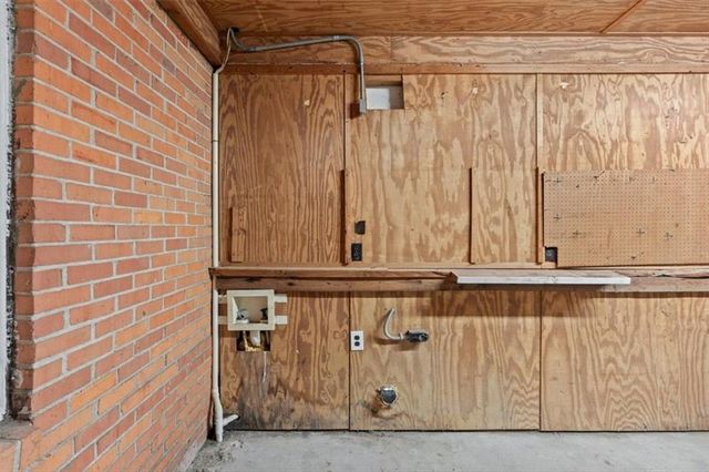 2451 Pine NW Drive, Kennesaw, GA 30152