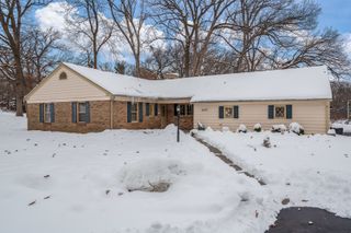 4877 STAGE COACH Trail, Rockford, IL 61101
