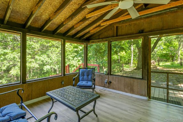 6 Woods Road, Rhinebeck, NY 12572