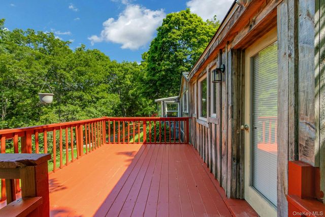 6 Woods Road, Rhinebeck, NY 12572