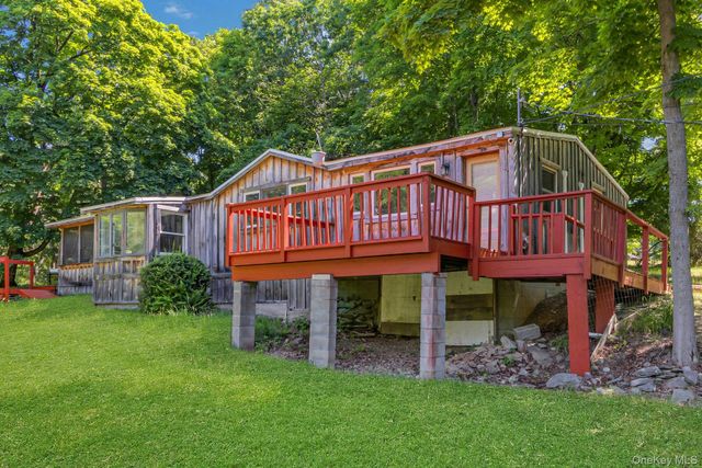 6 Woods Road, Rhinebeck, NY 12572
