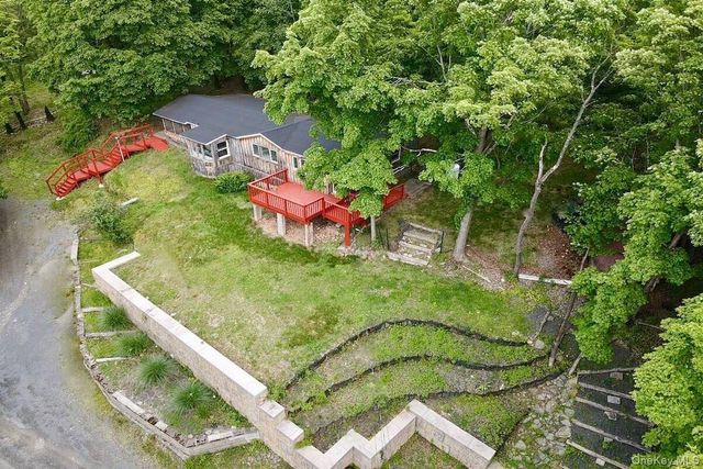 6 Woods Road, Rhinebeck, NY 12572