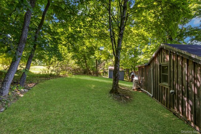 6 Woods Road, Rhinebeck, NY 12572