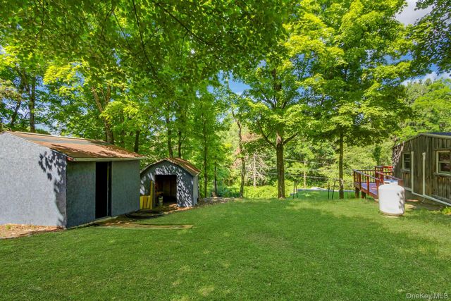 6 Woods Road, Rhinebeck, NY 12572