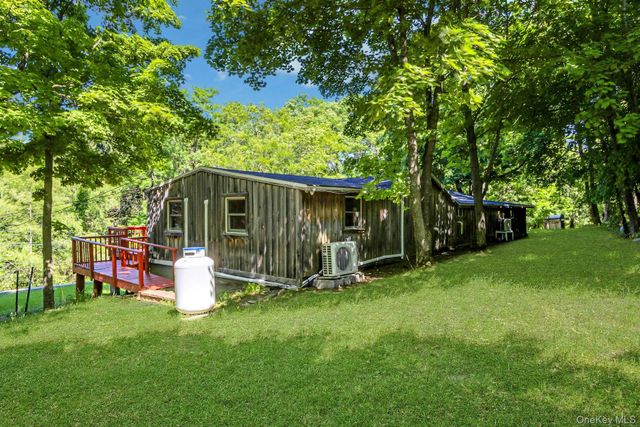 6 Woods Road, Rhinebeck, NY 12572