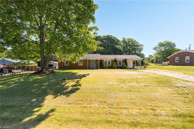 2417 White Horn Road, Kernersville, NC 27284