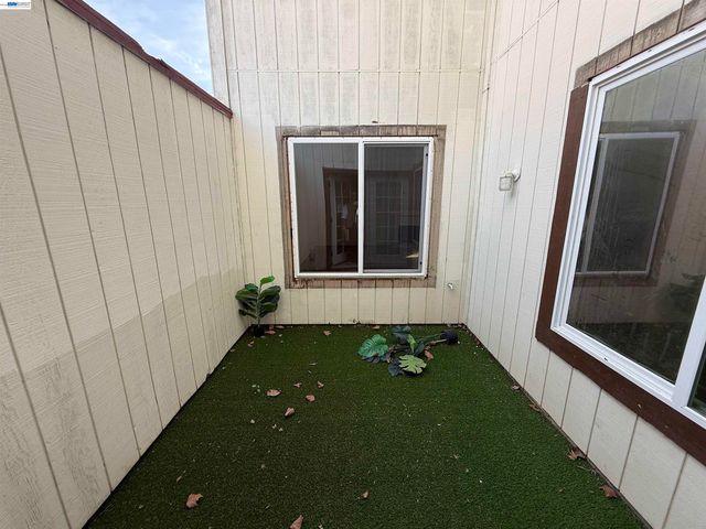 2203 Glenmount Dr, Pittsburg, CA 94565