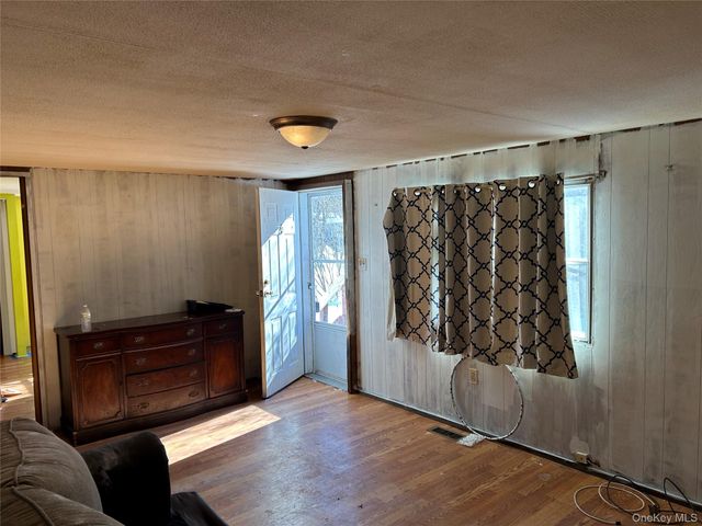 34 Dogwood Loop, Bloomingburg, NY 12721