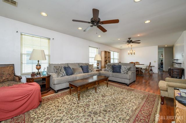 102 Canterbury Lane, Toms River, NJ 08757