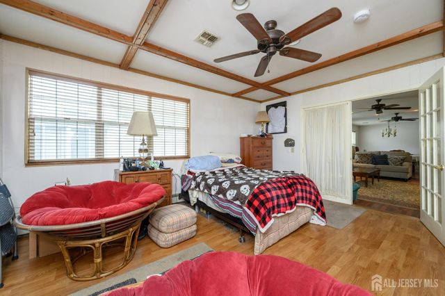 102 Canterbury Lane, Toms River, NJ 08757