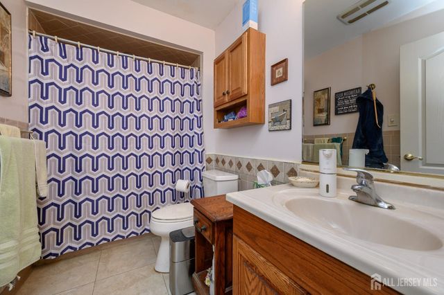 102 Canterbury Lane, Toms River, NJ 08757